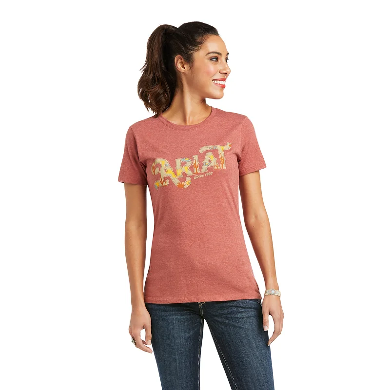 10037796 Ariat Women's Desert Script Tee Red Clay